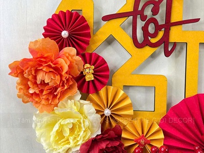 Vòng treo cửa Tết họa tiết khung cửa chữ Tết  [Bằng gỗ] ĐK 50cm VTC-T-44